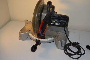 lot 302 image: 10 Compound Miter Saw