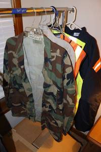 lot 313 image: Construction vests, camo jacket, 5XL Aramark coat with reflectors