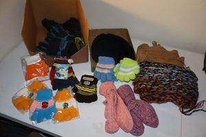 lot 325 image: Winter wear gloves, scarfs, hat and socks