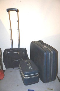 lot 330 image: Luggage, suitcases