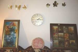 lot 335 image: Wall art home dcor