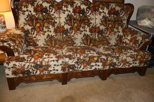 lot 261 image: Vintage sofa couch