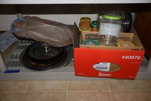 lot 340 image: Pizza pan, glass jars, aluminum pans and more