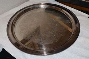 lot 48 image: Wallace Large silver plated serving tray. 20 round