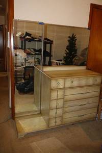 lot 355 image: Vintage blond dresser and mirror