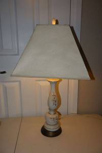 lot 369 image: Vintage ceramic table lamp