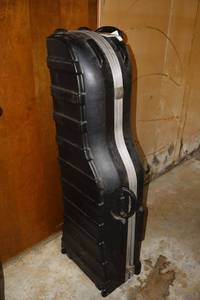 lot 411 image: Hard case traveling golf bag case