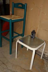 lot 413 image: Bar height chair and small patio table