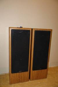 lot 431 image: Vintage 3 way speakers by Fisher. Model STV-9005