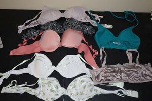 lot 374 image: Womens  undergarments size 34B
