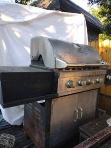 lot 446 image: Uniflame outdoor grill