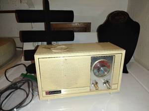 lot 448 image: Vintage electric radio and jewelry display stands