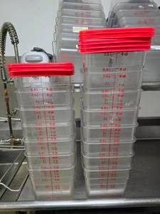 lot 41 image: Lot of 15 Cambro CamSquares 8SFSCW 8qt Square Food Strorage Containers w 8 Lids