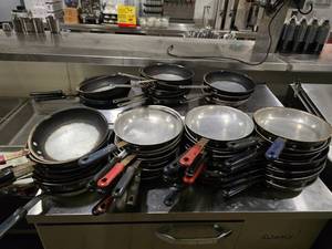 lot 31 image: Large Lot of Approx 45 Winco Aluminum Frying Pans.&nbsp