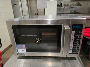 lot 123 image: Amana Commercial Microwave, Model RCS10TS