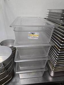 lot 141 image: Lot of 4 Large Cambro CamWear Food Storage Pans w Lid