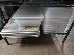 lot 150 image: Contents of Shelf.  Lot of 8 Baking Trays & Large Food Storage Containers