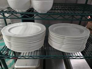 lot 153 image: Lot of 36 Steelite Monique Oval 13 Platters