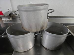 lot 160 image: Lot of 3 DON 1025320 10qt Stock Pots