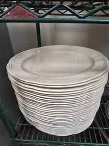 lot 196 image: Lot of 30 Steelite Monique Oval 13 Platters