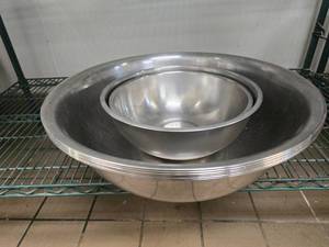 lot 197 image: Lot of 11 Stainless Steel Bowls.  Includes 6 Vollrath 47949 20qt (19) Mixing Bowls