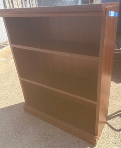 lot 31 image: Brown shelving unit, 3 tier per size 443612
