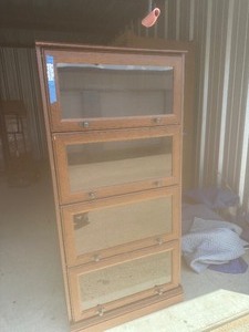 lot 41 image: Lawyer cases 4 shelves, glass doors - 602912