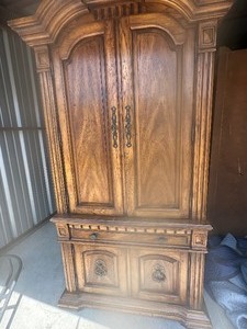 lot 43 image: Armoire with 2 sets of cabinet doors, 5 drawers, cubbys plus shelves, 784018- HiBriten