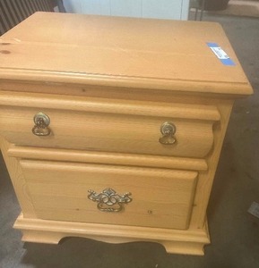 lot 55 image: Blonde wood side table with 2 drawers