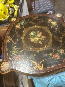 lot 50 image: ORNATE VINTAGE ACCENT TABLE WITH ROSE MOTIF - LEGS ARE ANGELS (GOLD)  $$$$$$$