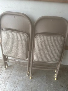 lot 86 image: 4 folding metal chairs