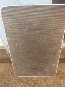 lot 87 image: SMALL FOLDING TABLE WITH RUBBER TOP ( GROOMERS)