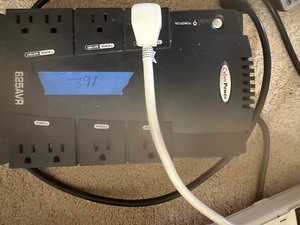 lot 162 image: CYBER POWER - 825 AVR power convertor