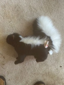 lot 185 image: Hansa skunk stuffed animal