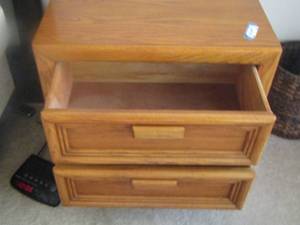 lot 19 image: 2 drawer side table in great shape