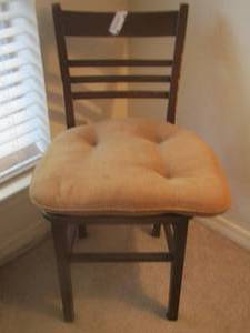 lot 20 image: wooden kitchen chair with cushion