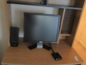 lot 26 image: dell computer with speaker and mouse that helps and reads out for the blind
