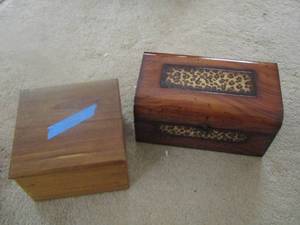 lot 109 image: 2 wooden small boxes