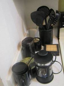 lot 124 image: coffee grinder- kitchen utensils- coasters