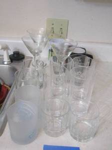 lot 131 image: whiskey-wine and martini glasses all in one great buy