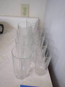 lot 132 image: clear glass tea glasses