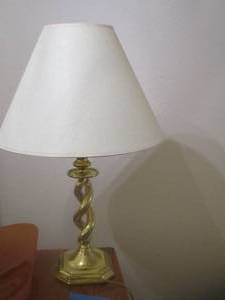 lot 135 image: gold swirl lamp with shade in great condition