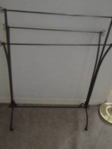 lot 82 image: metal blanket quilt rack