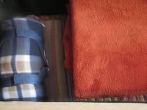 lot 24 image: lot of blankets and towels some new