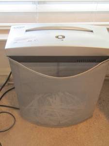lot 91 image: paper shredder with basket works well