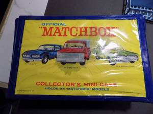 lot 201 image: MATCHBOX  -OFFICIAL COLLECTORS  MINI-CASE HOLDS 24  (LESNEY)