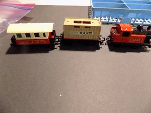 lot 204 image: MATCHBOX  - TRAIN - SUPER FAST 0-4-9  STEAM LOCOMOTIVE, PASSENGER CAR,  FLAT CAR W CARGO