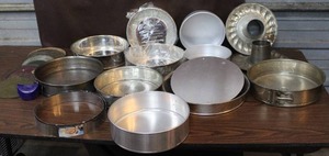 lot 3 image: cake baking pans