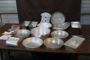 lot 10 image: baking pans