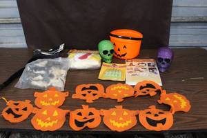 lot 13 image: mixed Halloween decor